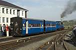 Sharp Stewart ‘B’ Class No 19 departs from Porthmadog with an evening train.       (30/04/2005)