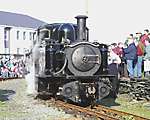 The biggest crowd ever seen at Harbour station?  All intent on seeing Merddin Emrys and the other four Fairlies.   (30/04/2005)