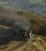 ‘Merddin Emrys’ climbs the spiral and crosses the bridge Victorian train.       (15/10/2005)