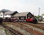 ‘Prince’ with a slate train waits as ‘Lilla’ approaches the traffic cone indicating the end of the drive-an-engine road.   (01/05/2004)