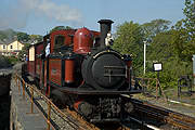 ‘David Lloyd George’ approaches Minffordd station       (05/05/2007)