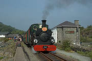 ‘Blanche’ sets out along the Cob with an up train       (05/05/2007)