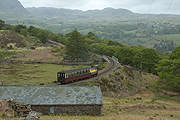 The Gelliwiog Shuttle passes Barn with ‘Moel Hebog’ and carriage 110       (06/05/2007)