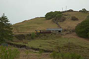 ‘Moel Hebog’ runs downhill past Barn with the Gelliwiog Shuttle       (06/05/2007)