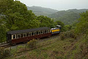 ‘Moel Hebog’ and carriage 110 pass Bunny’s Crossing working back to Tanybwlch       (06/05/2007)