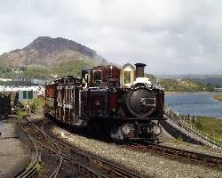 The Victorian Talking Train passes Boston Lodge with Taliesin in charge. (03/05/2004)