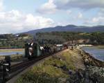 David Lloyd George runs along the Cob with a long empty slate train   (12/10/2002)