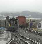 Swiftly restored to service, the Simplex begins the chain shunt at Pen Cob.   (25/09/2004)