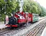 ‘Prince’ waits for ‘Velinheli’ to shunt No 10 onto the back of the train   (28/09/2003)