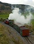 The vintage train emerges from under the A4085 at Castell Cidwm.       (16/09/2005)