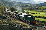 138 rolls around the curves between Bron-y-fedw Uchaf and Bron-y-fedw Isaf with a down train.       (17/09/2005)