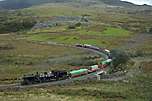 143 runs round the horseshoe curve at Ffridd Isaf with it’s mixed train.       (17/09/2005)