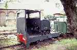 Simplex tractor No 10 ‘Ousel’ ticks over at Yaxham   (04/09/1993)